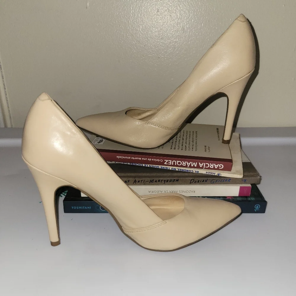 Guess Cream Stiletto Heels - Picture 3 of 6